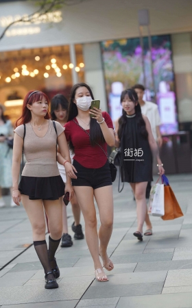 街拍性感美腿美眉 [24P]