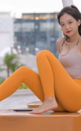 黄色瑜伽裤小妹 [42P]