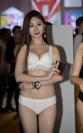 性文化展的漂亮模特 [23P]