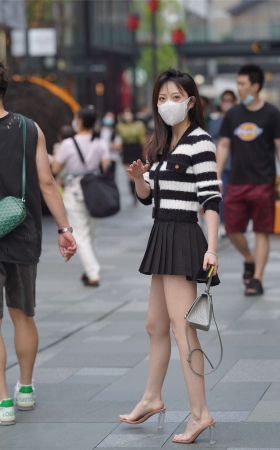 黑色超短百褶裙