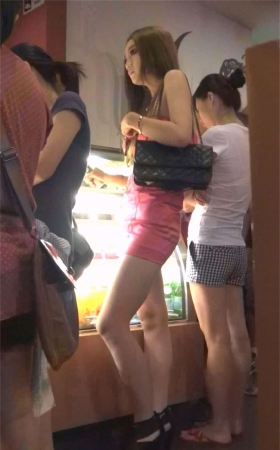 性感的红色包臀裙露背装美女