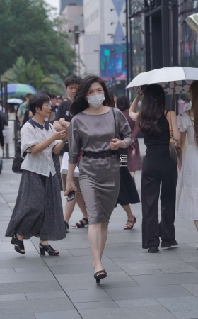 街拍成熟型灰色裙美姐 [23P]