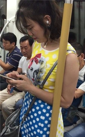碎花斑点群性感美腿街拍美女