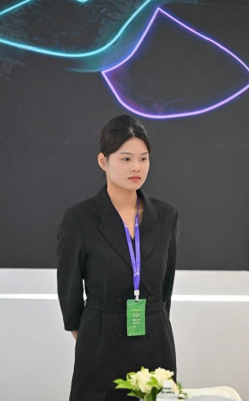 黑丝平底鞋礼仪小姐姐 [16P]