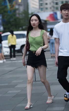 短裤美女