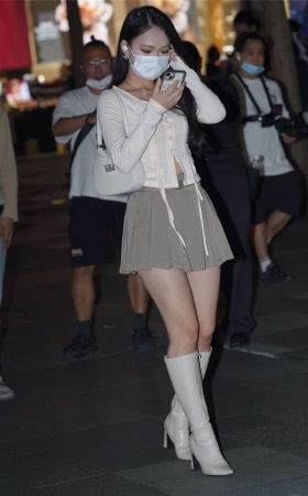 长靴短裙