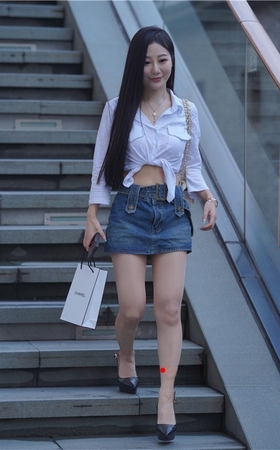 肉色亮丝牛仔裙美女(150P)