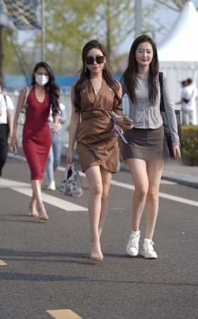 女神打招呼 [25P]