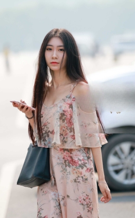 看着很舒服的清新气质长裙美眉 [16P]