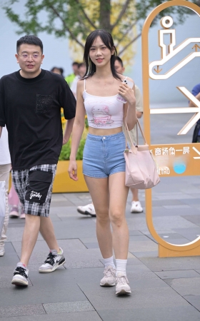 夏日清凉热裤苗条小姐姐 [19P]