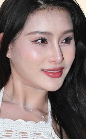 2561-3=93√超紧致热裤大白腿美背美女 13P