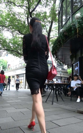 4K – 街拍性感蕾丝包臀裙高跟美女 [1.40 GB/MP4]