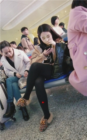 漂亮的美腿小妹