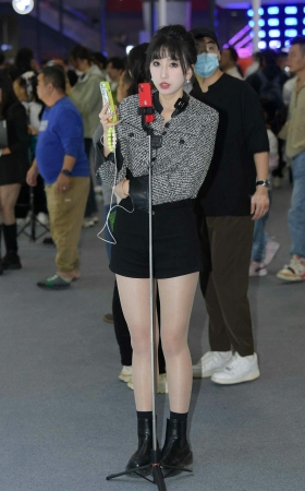 241220-17=62√肉感肉丝，靓丽女主播 10P