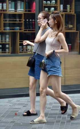 16.8.24 牛仔短裤短裙姐妹 [19P]