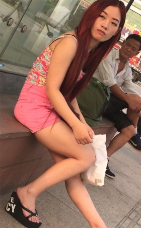 路边看见很漂亮的妹子