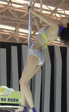 4k-性感美女钢管舞表演
