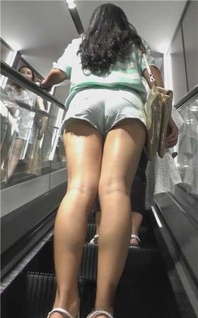 超级长腿热裤美女服装店挑衣服 [574 MB]