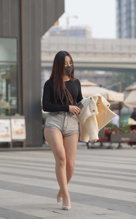 凯恩模拍作品●热牛美臀美女 【套图+视频】 [10P]