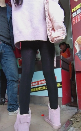 黑色打底裤妹子