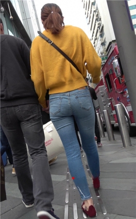 黄衣牛仔妹子