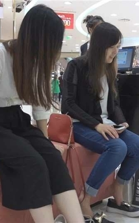 女神级美女姐妹试高跟鞋视频 [378 MB/WMV]