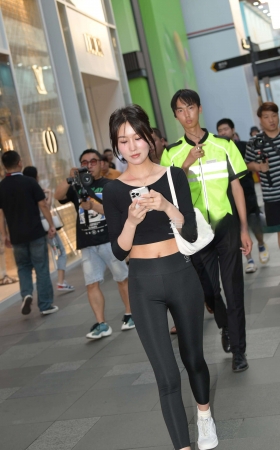 黑色紧身裤马尾辫小姐姐 1 [23P]
