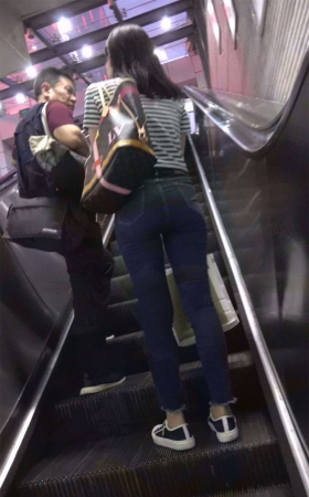 条纹T恤牛仔学生妹