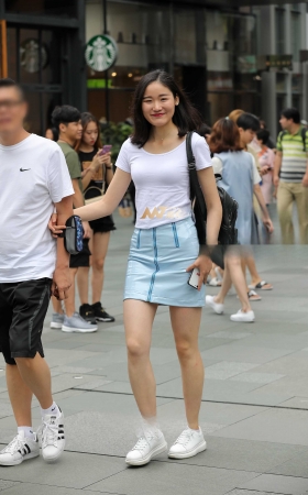 难得一见的油亮皮裙 [18P]