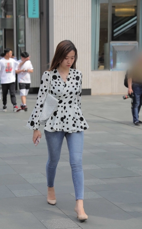 勤劳的女白领 怪不得这么受老板赏识 [18P]