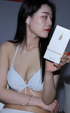 白色泳装 1 [38P]