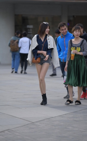 性感高挑热裤美女