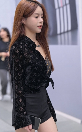 可爱美腿MM [21P]