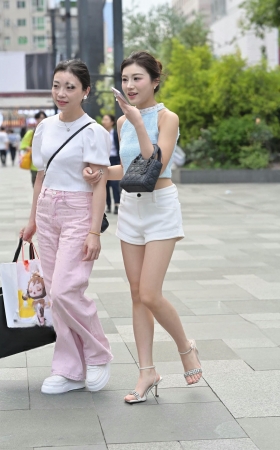 街拍白热裤，长腿凉高小姐姐 [21P]