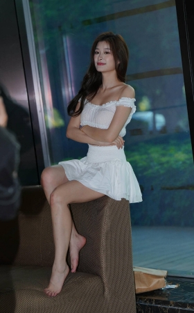 白裙妹纸 [19P]