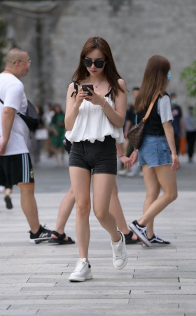 墨镜女孩儿 [18P]