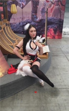 网游模特小姐姐