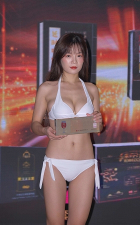 2020性文化丰满的女模 [15P]