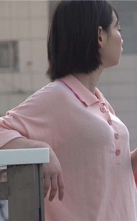 4K – 鲜嫩美足凉高跟清秀粉衣美眉 [1.66 GB/avi]