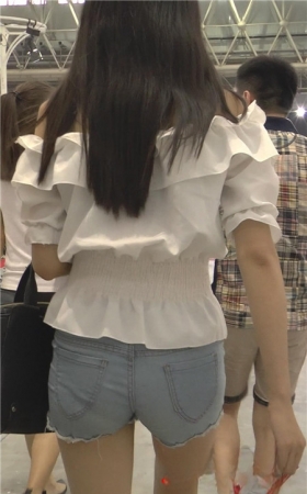 热裤小妹