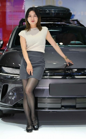 25612-7-44√短发，黑丝，主播 8P