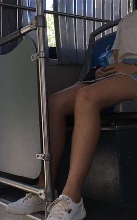 公交车上的美眉