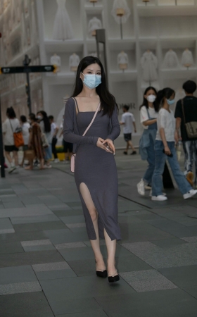 搭讪街拍灰色长裙高跟小姐姐 [19P]