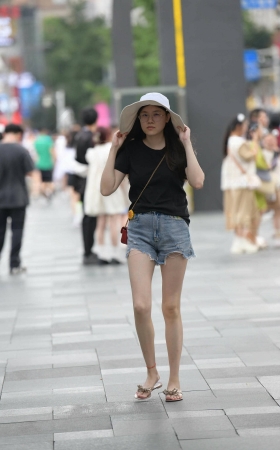 街拍热裤小姐姐 [18P]