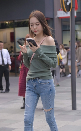一字肩，紧牛小姐姐 [17P]
