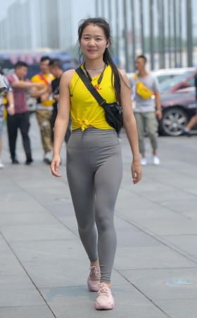 饱满紧身邻家小妹 [18P]