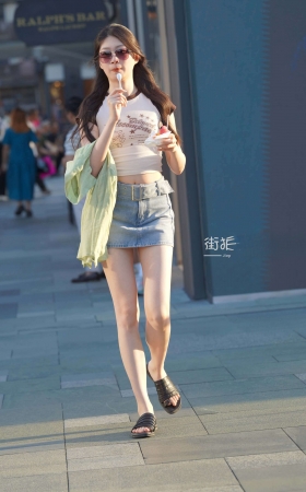 牛仔短裙美腿mm [23P]