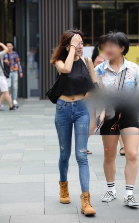 身材苗条惹人喜爱! [16P]