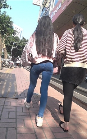 蓝牛紧身长发小姐姐