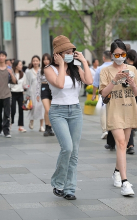戴帽子的牛仔裤小姐姐 [23P]